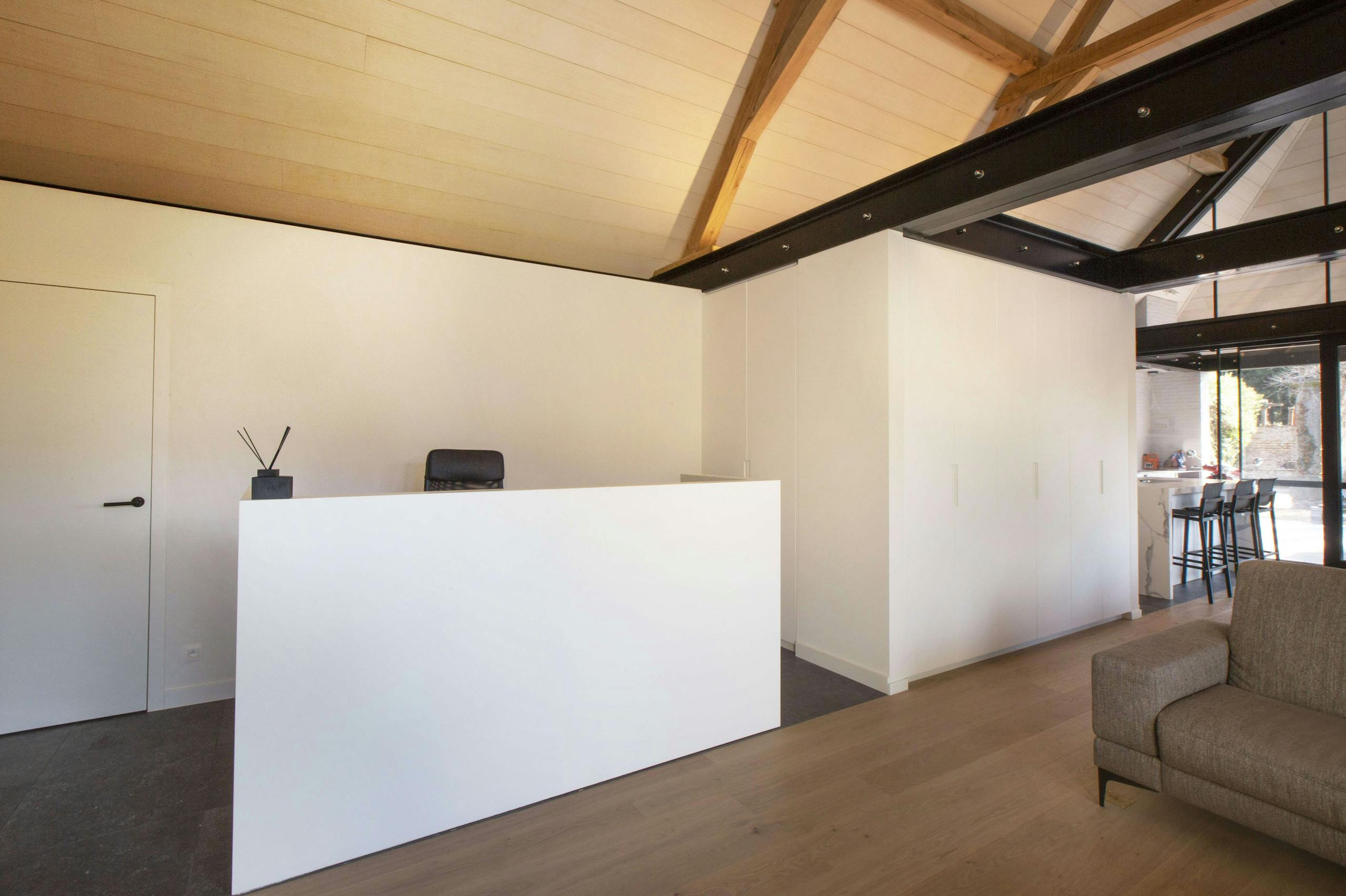 Bureau ingebouwd salon